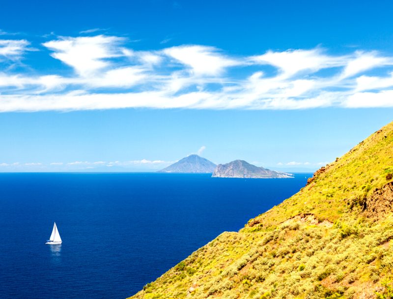 immagine per Isole Eolie & Costa Orientale